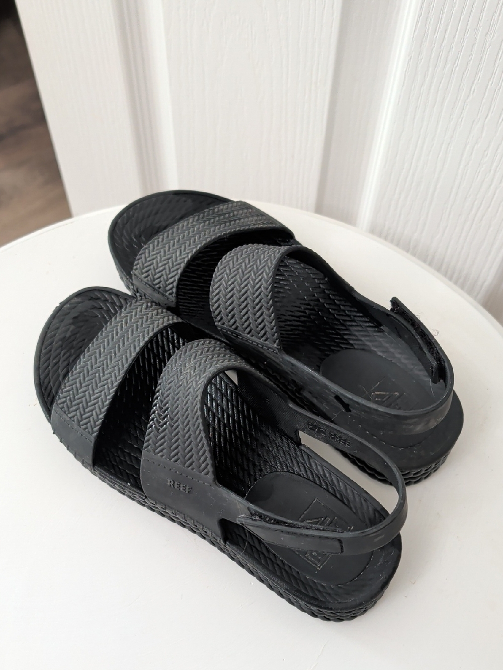 Reef Kids Size 6 Black Slingback Sandals Lightweight Water Shoes Great Condition